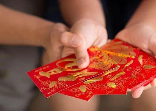 眷注员工怙恃，，，，，为员工怙恃设置眷注金制度